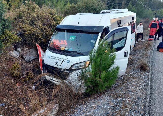 Bodrum’da yolcu minibüsü şarampole düştü: 8 yaralı