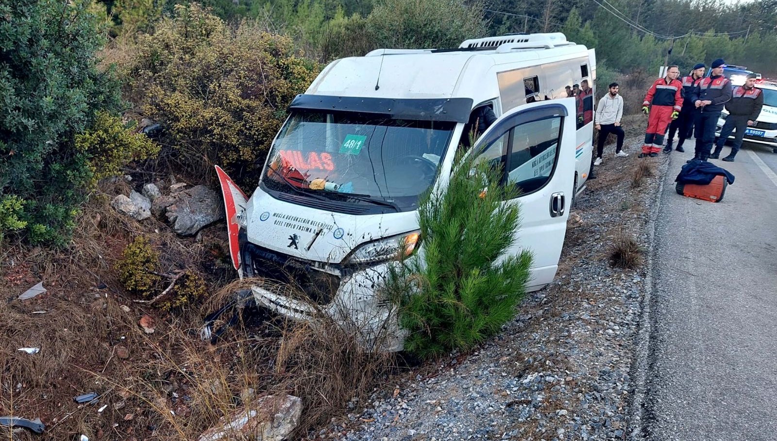 Bodrum’da yolcu minibüsü şarampole düştü: 8 yaralı